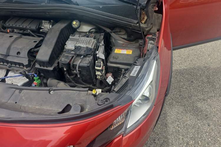 Used Peugeot 2008 2018 1.6L Automatic Fashion Edition Engine Bay Left