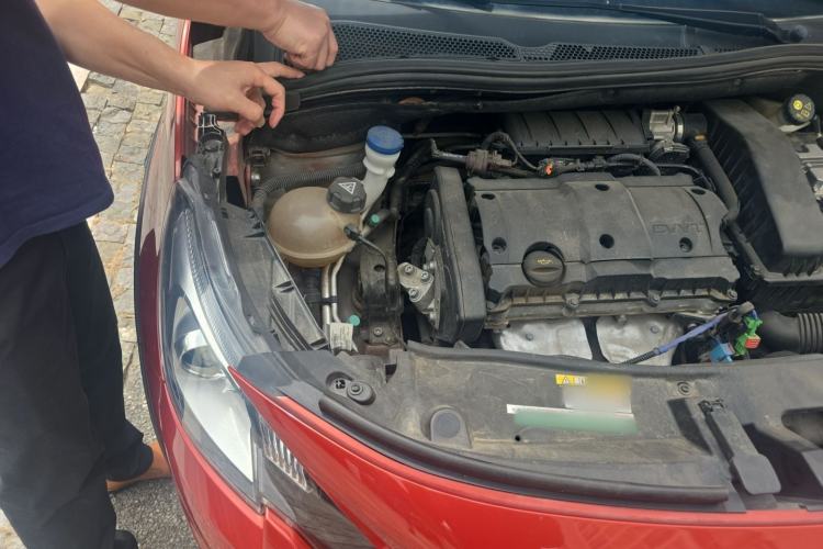 Used Peugeot 2008 2018 1.6L Automatic Fashion Edition Engine Bay Right