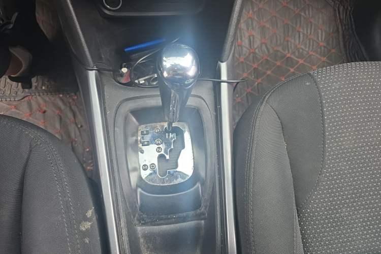 Used Peugeot 2008 2018 1.6L Automatic Fashion Edition Gear Lever