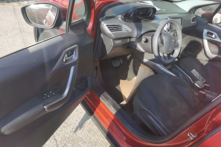 Used Peugeot 2008 2018 1.6L Automatic Fashion Edition Interior 3