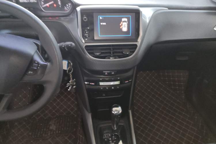 Used Peugeot 2008 2018 1.6L Automatic Fashion Edition Audio And AC Panel
