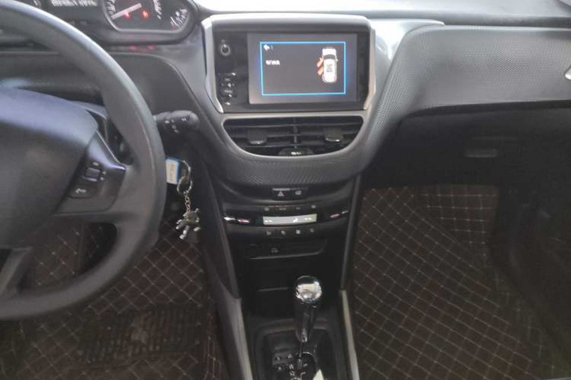 Used Peugeot 2008 2018 1.6L Automatic Fashion Edition Audio And AC Panel