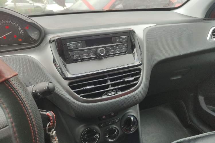 Used Peugeot 2008 2018 1.6L Automatic Trend Edition Audio And AC Panel