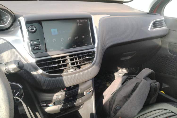 Used Peugeot 2008 2018 1.6L Automatic Fashion Edition Audio And AC Panel