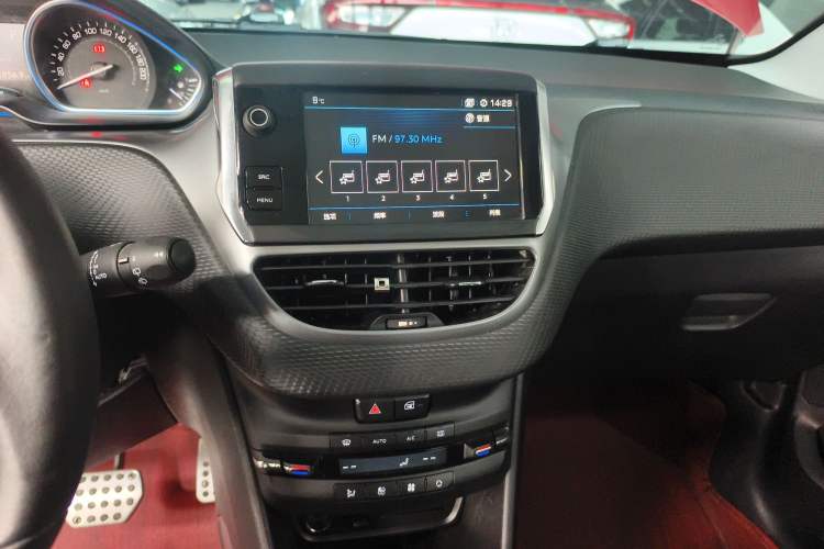 Used Peugeot 2008 2018 230THP Automatic Luxury Edition Audio And AC Panel