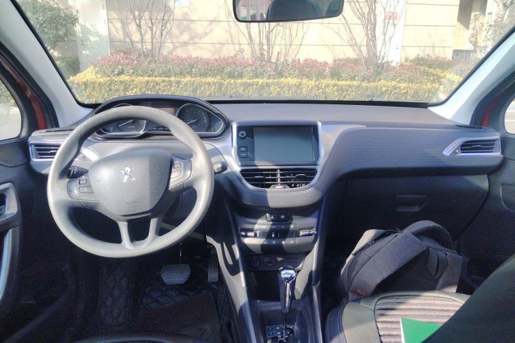 Used Peugeot 2008 2018 1.6L Automatic Fashion Edition Center Console