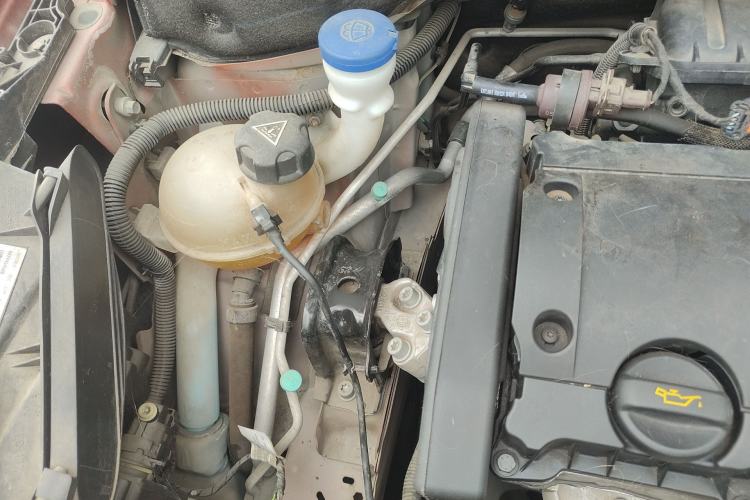 Used Peugeot 2008 2018 1.6L Automatic Trend Edition Engine Bay Right
