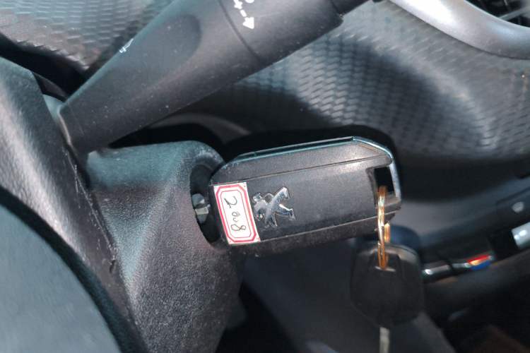 Used Peugeot 2008 2018 1.6L Automatic Fashion Edition Interior 1
