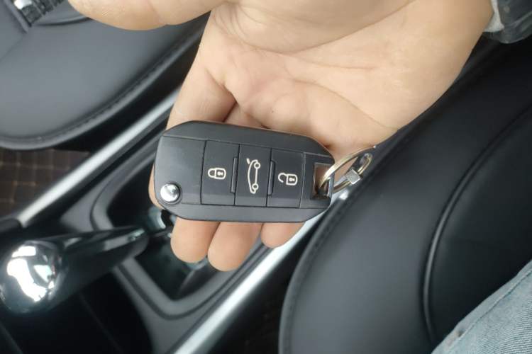 Used Peugeot 2008 2018 1.6L Automatic Fashion Edition Interior 1