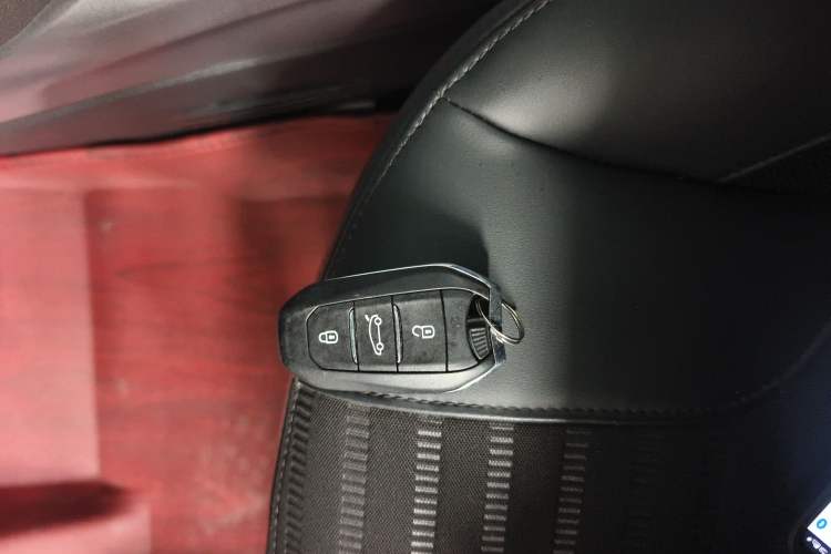 Used Peugeot 2008 2018 230THP Automatic Luxury Edition Interior 1