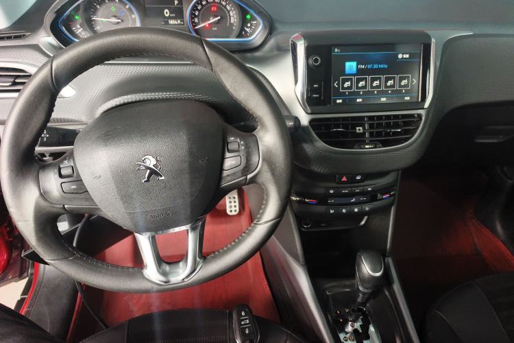 Used Peugeot 2008 2018 230THP Automatic Luxury Edition Interior 2