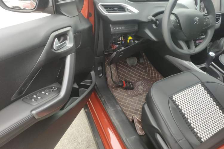 Used Peugeot 2008 2018 1.6L Automatic Fashion Edition Interior 3