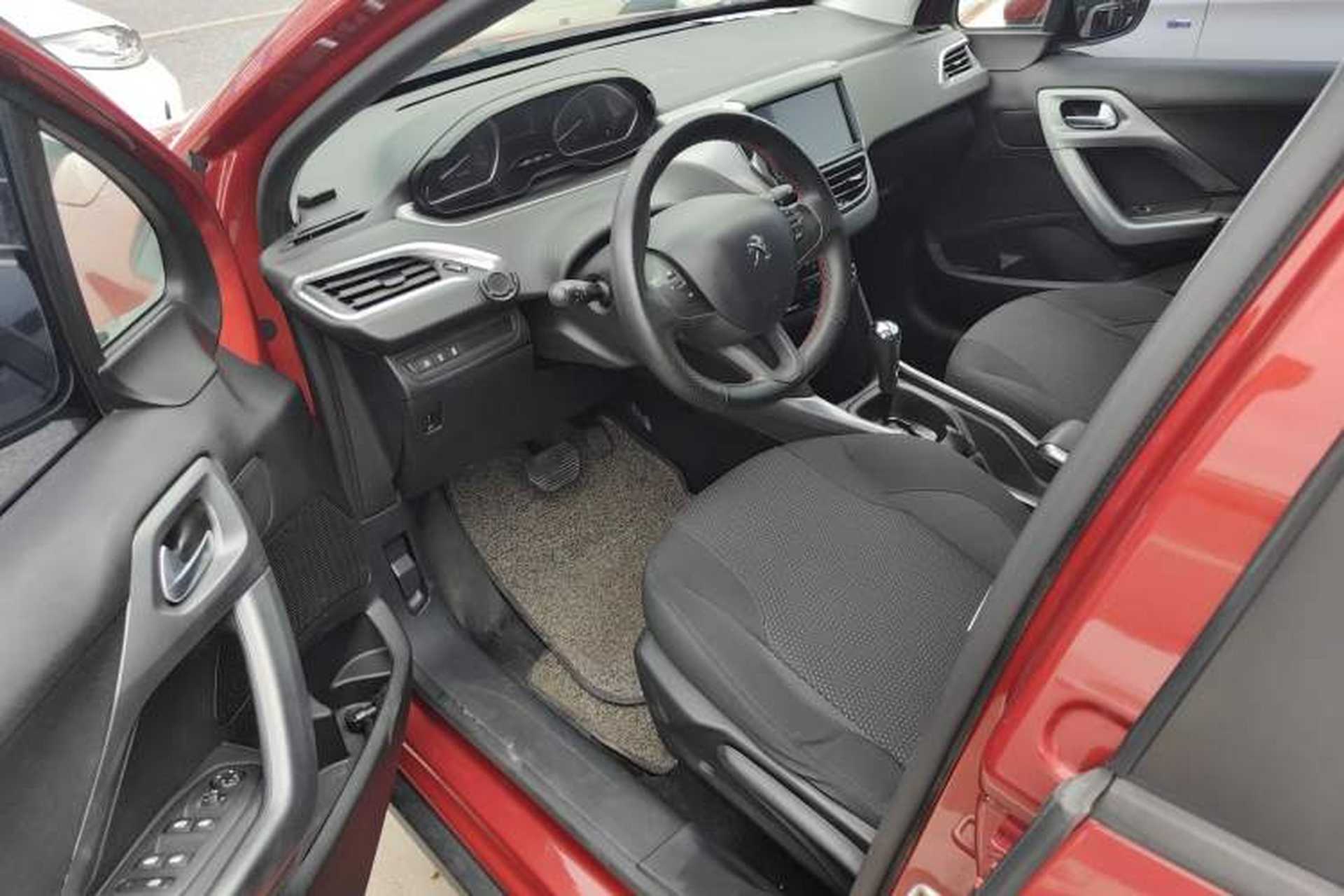 Used Peugeot 2008 2018 1.6L Automatic Fashion Edition Interior 5