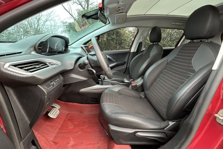 Used Peugeot 2008 2018 230THP Automatic Luxury Edition Interior 7