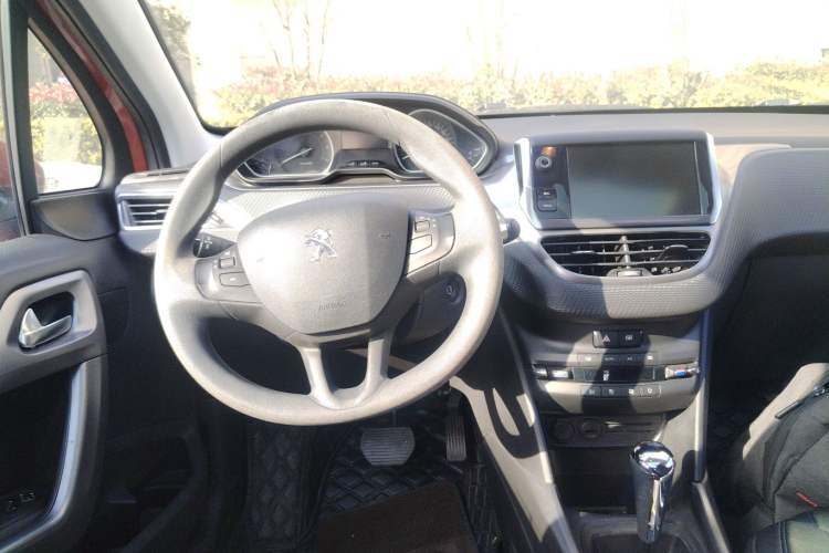 Used Peugeot 2008 2018 1.6L Automatic Fashion Edition Steering Wheel
