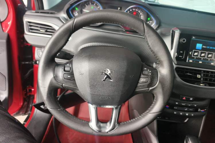 Used Peugeot 2008 2018 230THP Automatic Luxury Edition Steering Wheel