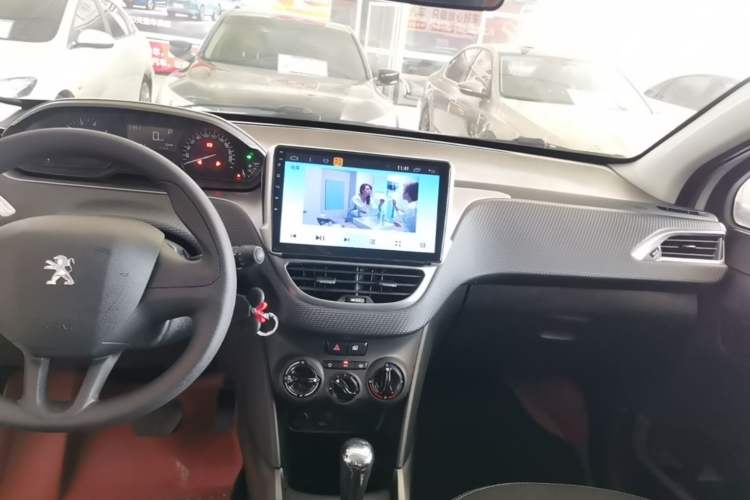 Used Peugeot 2008 2018 1.6L Automatic Trend Edition Audio And AC Panel