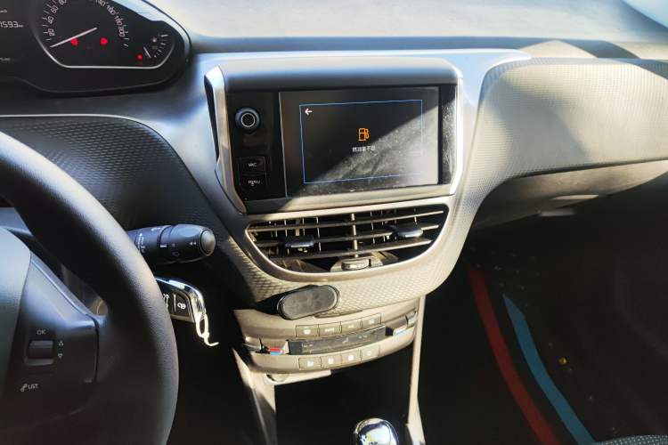 Used Peugeot 2008 2018 1.6L Automatic Fashion Edition Audio And AC Panel