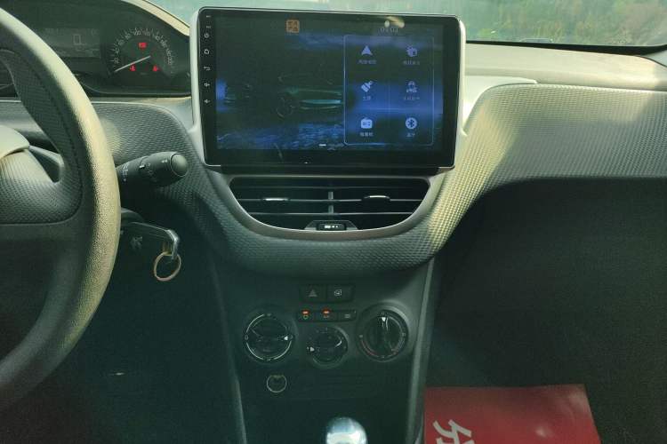 Used Peugeot 2008 2018 1.6L Automatic Trend Edition Audio And AC Panel