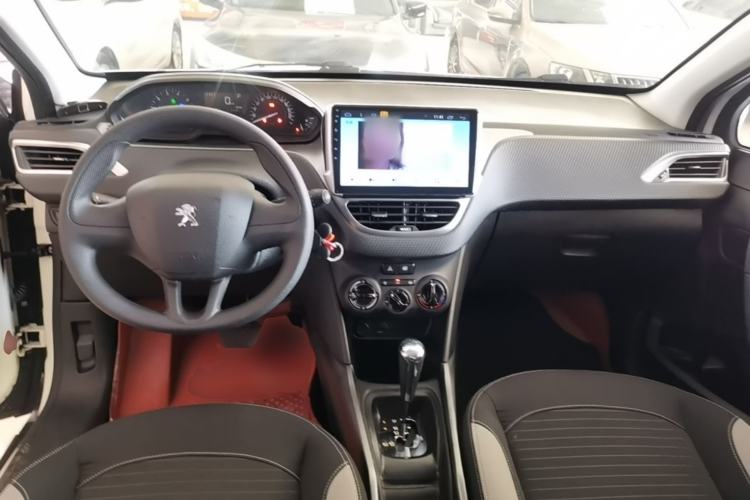 Used Peugeot 2008 2018 1.6L Automatic Trend Edition Center Console