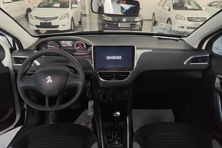 Used Peugeot 2008 2018 1.6L Automatic Trend Edition Center Console