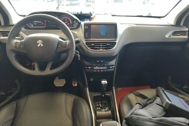 Used Peugeot 2008 2018 1.6L Automatic Fashion Edition Center Console