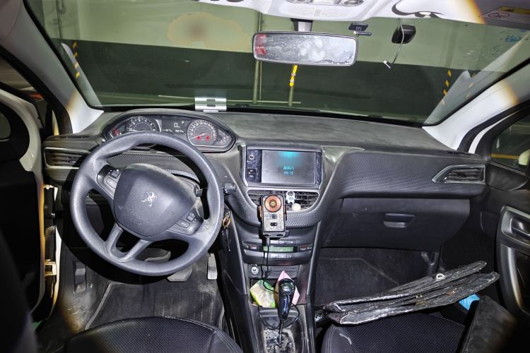 Used Peugeot 2008 2018 1.6L Automatic Connectivity Model Center Console