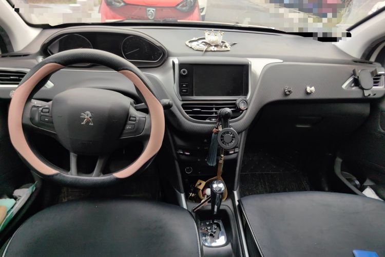Used Peugeot 2008 2018 230THP Automatic Fashion Edition Center Console