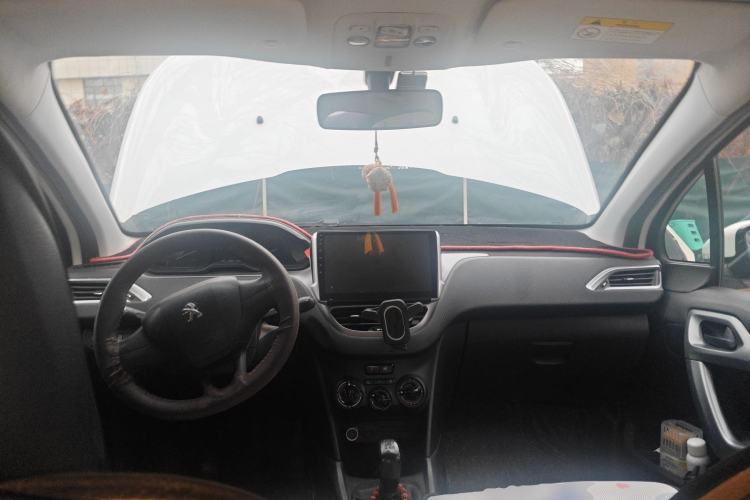 Used Peugeot 2008 2018 1.6L Manual Trend Edition Center Console