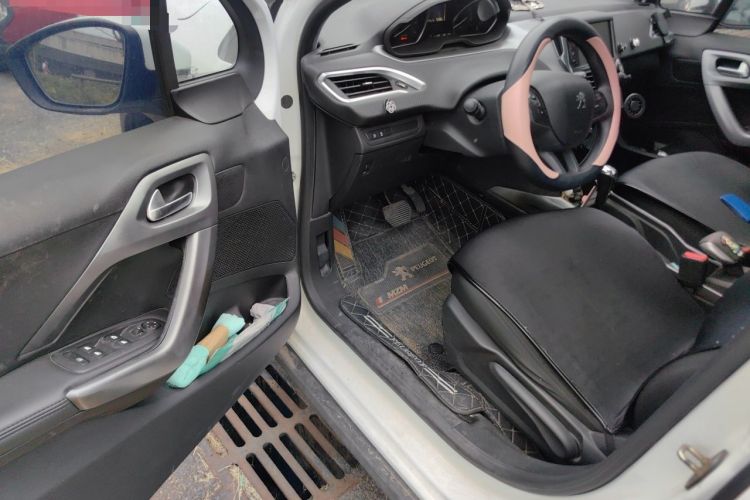 Used Peugeot 2008 2018 230THP Automatic Fashion Edition Driver Seat