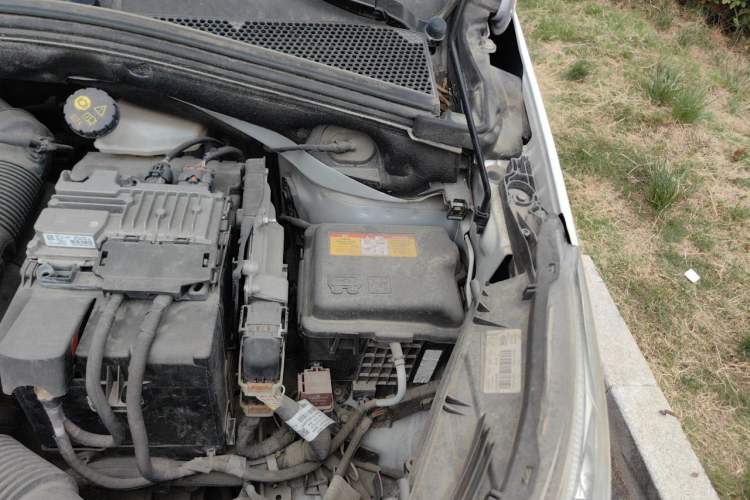 Used Peugeot 2008 2018 230THP Automatic Fashion Edition Engine Bay Left