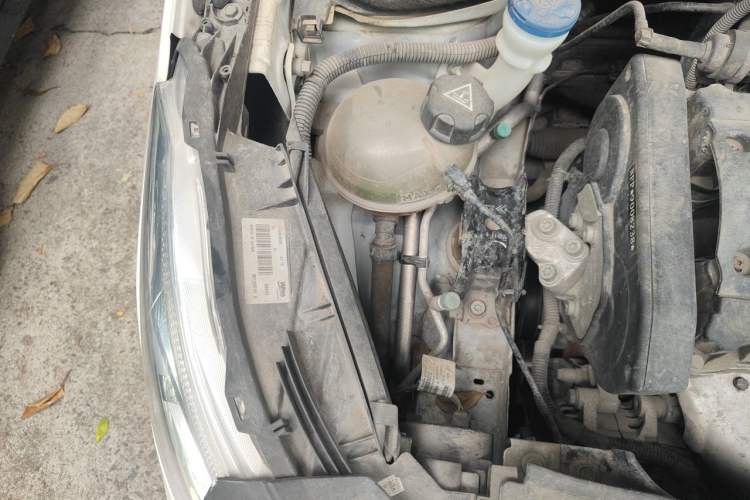 Used Peugeot 2008 2018 1.6L Automatic Trend Edition Engine Bay Right