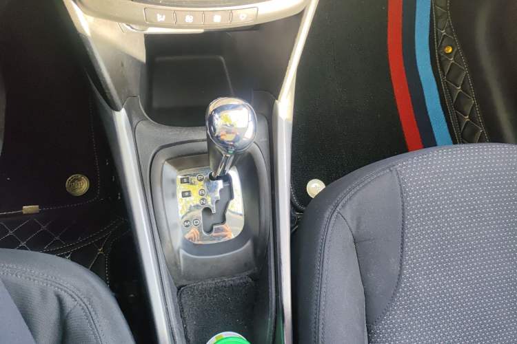 Used Peugeot 2008 2018 1.6L Automatic Fashion Edition Gear Lever