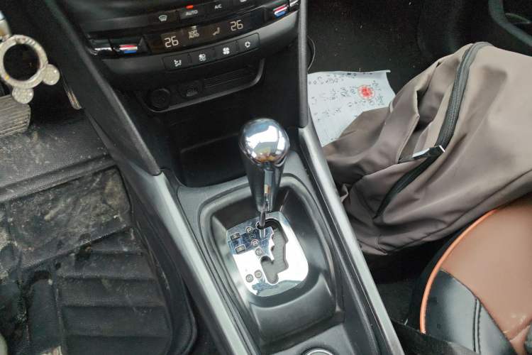 Used Peugeot 2008 2018 230THP Automatic Fashion Edition Gear Lever