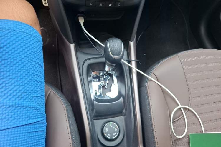 Used Peugeot 2008 2018 230THP Automatic Luxury Edition Gear Lever