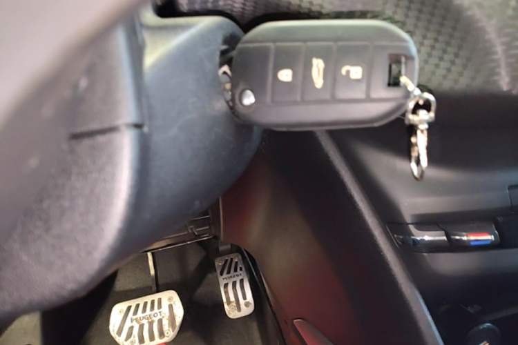 Used Peugeot 2008 2018 1.6L Automatic Fashion Edition Interior 1