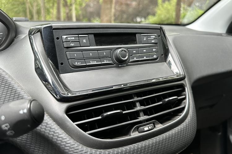 Used Peugeot 2008 2018 1.6L Automatic Trend Edition Interior 5