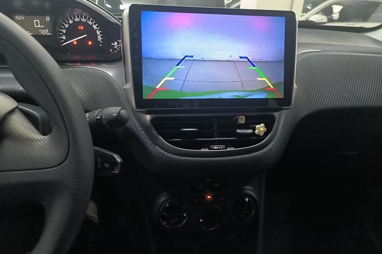 Used Peugeot 2008 2018 1.6L Automatic Trend Edition Audio And AC Panel