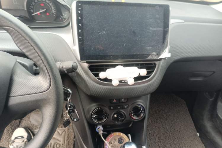 Used Peugeot 2008 2018 1.6L Automatic Trend Edition Audio And AC Panel