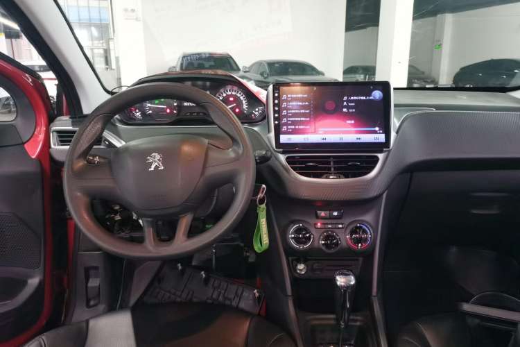 Used Peugeot 2008 2018 1.6L Automatic Trend Edition Center Console