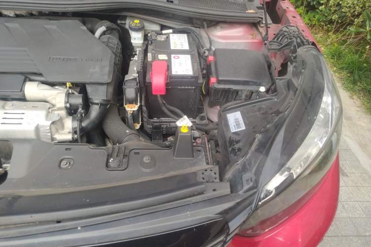 Used Peugeot 2008 2020 230THP Fashion Edition Engine Bay Left
