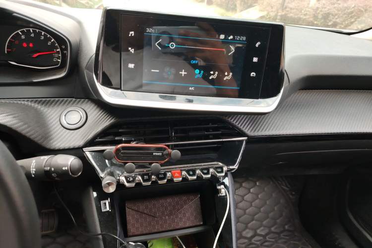 Used Peugeot 2008 2020 230THP RuiShang Edition Audio And AC Panel