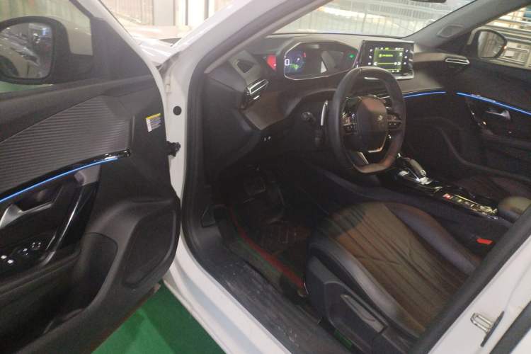Used Peugeot 2008 2020 230THP 3D ZhenShang Edition Interior 3