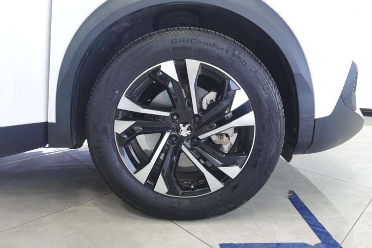 Used Peugeot 2008 2020 230THP Style with Sunroof Left Front Wheel Hub