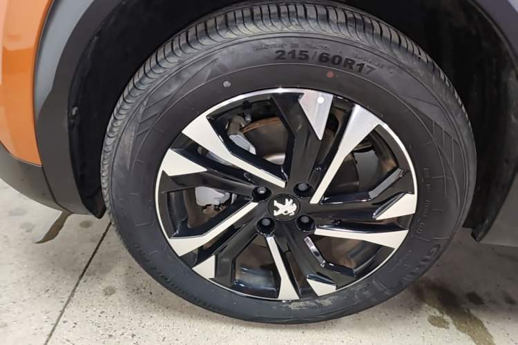 Used Peugeot 2008 2022 230THP THE ONE Left Front Wheel Hub
