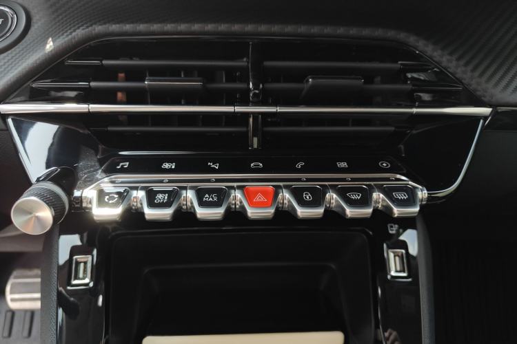 Used Peugeot 2008 2022 230THP THE ONE Interior 4