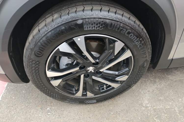 Used Peugeot 2008 2022 230THP THE ONE Left Front Wheel Hub