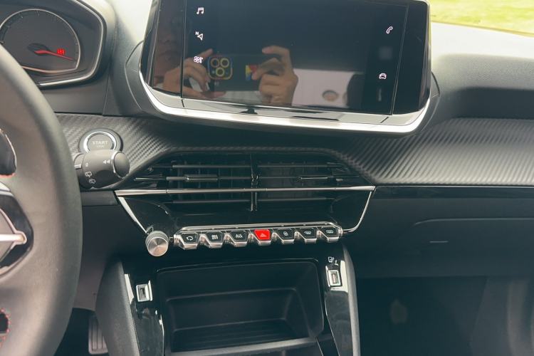 Used Peugeot 2008 2022 230THP THE ONE Audio And AC Panel