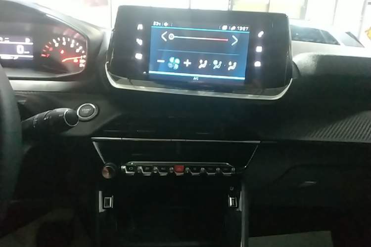 Used Peugeot 2008 2022 230THP THE ONE Audio And AC Panel