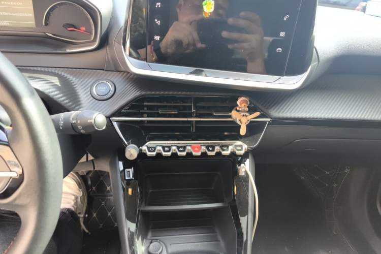 Used Peugeot 2008 2022 230THP THE ONE Audio And AC Panel